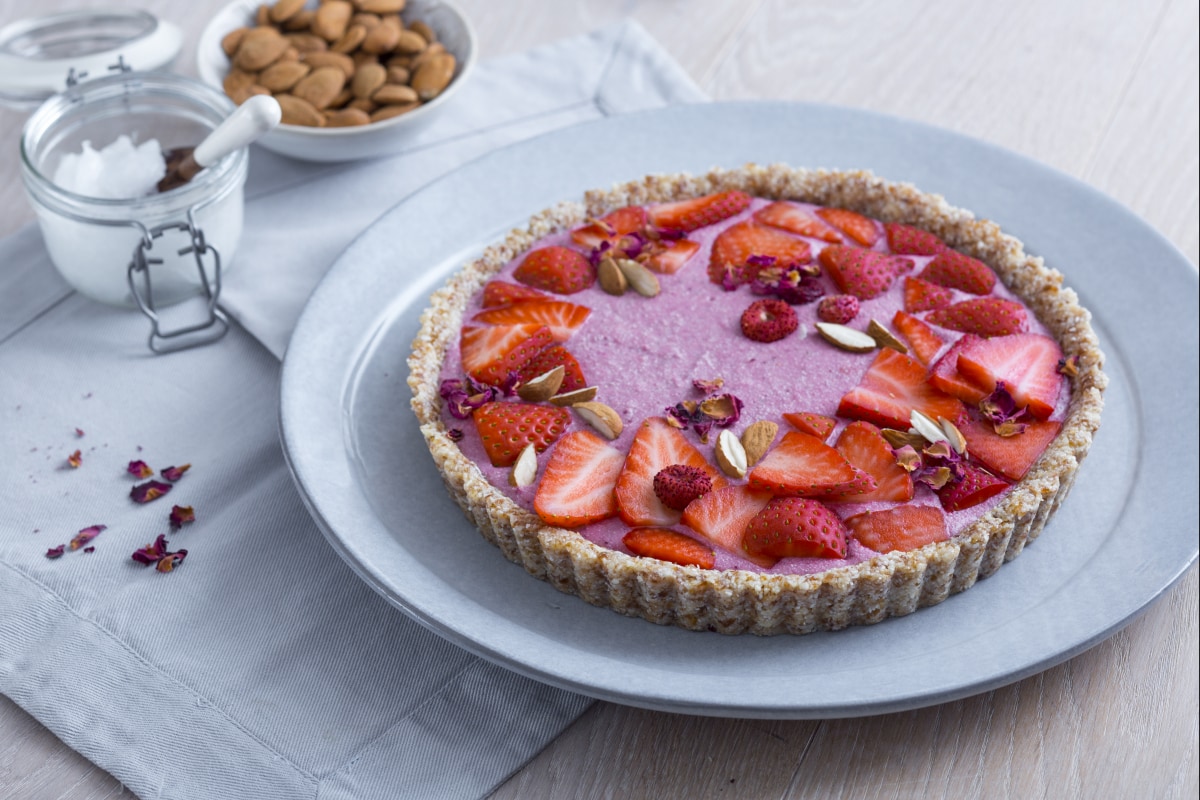 Tarta crudista de fresas