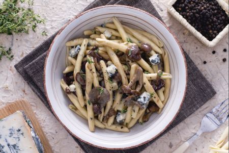 Strozzapreti con setas y gorgonzola