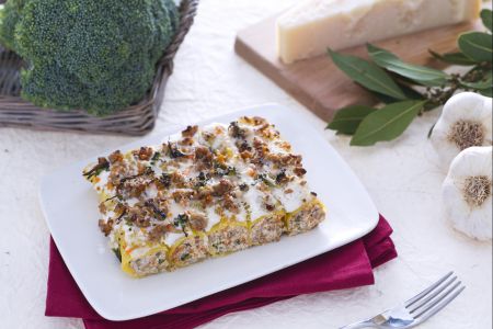 Canelones con crema de brócoli a la ricotta y ragú especiado