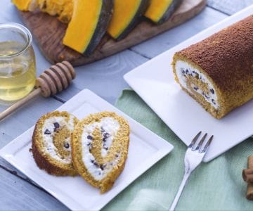 Rollo de calabaza con ricotta y chispas de chocolate
