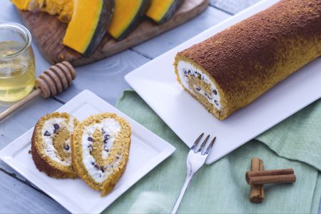 Rollo de calabaza con ricotta y chispas de chocolate