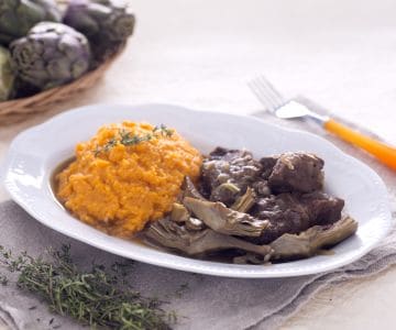 Estofado de alcachofas con puré de batatas