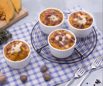 Gratén individual de patatas, calabaza y salchicha