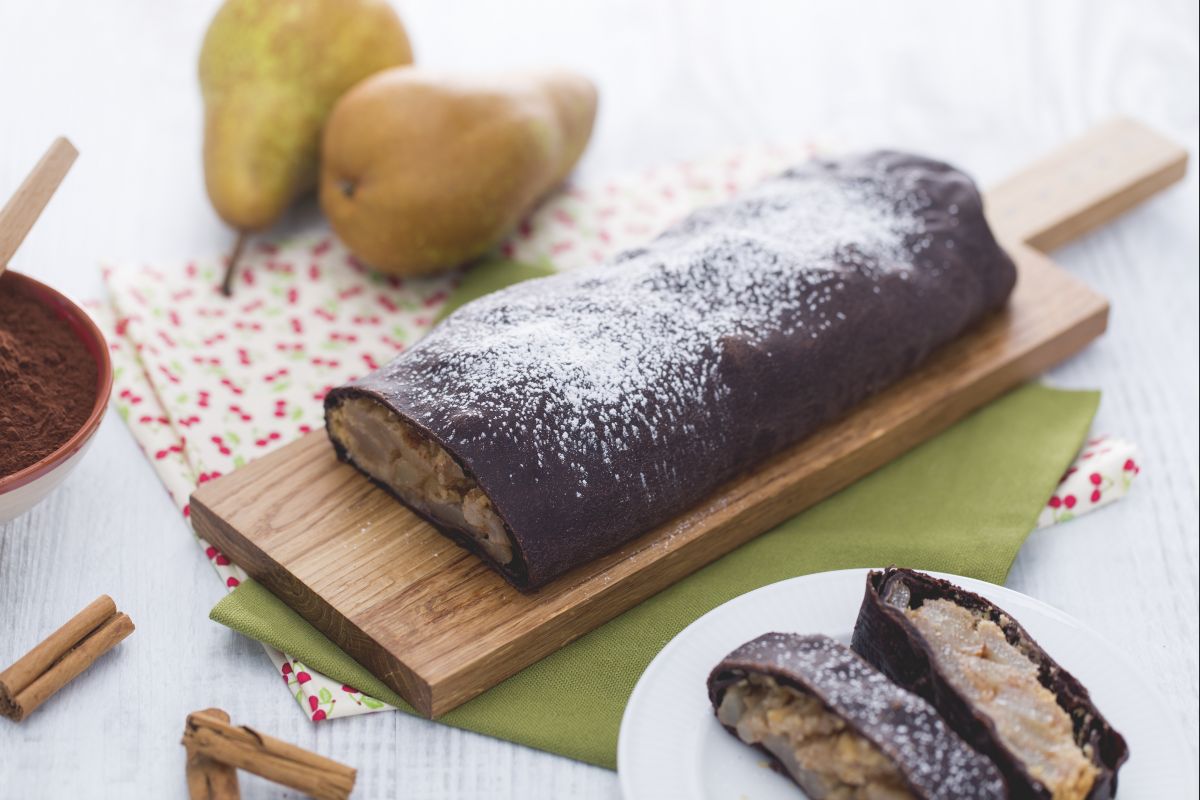Strudel de cacao con peras y canela