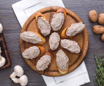 Crostini con paté de champiñones