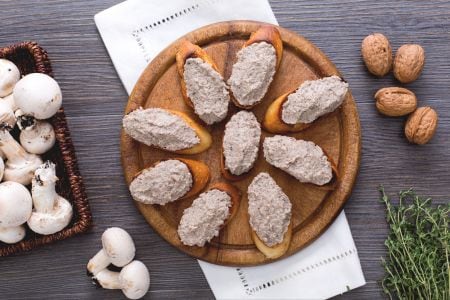 Crostini con paté de champiñones