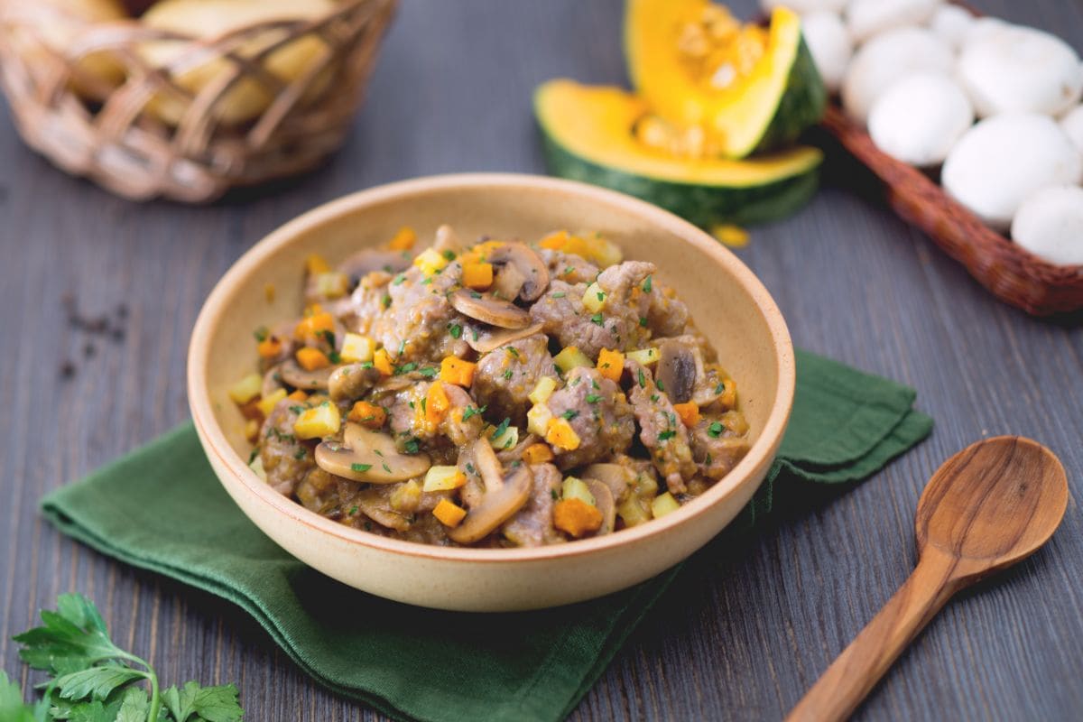 Estofado de ternera con calabaza, patatas y setas