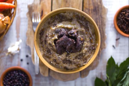 Corzo en salmì con polenta de trigo sarraceno