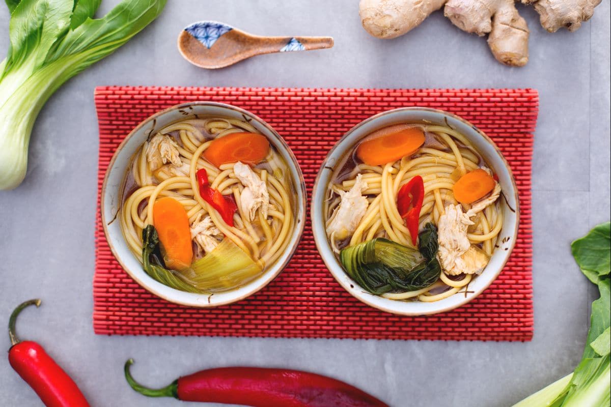 Fideos en sopa oriental