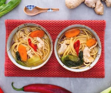Fideos en sopa oriental