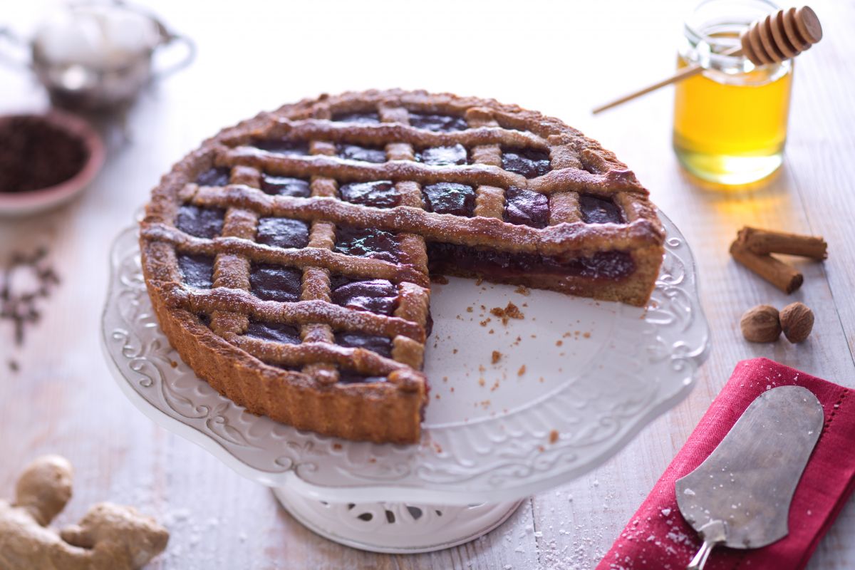 Tarta especiada con mermelada de fresas
