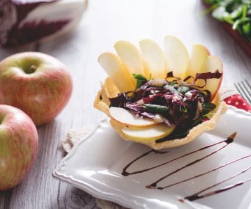 Cestas de Parmesano con ensalada crujiente de manzana