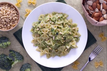 Pasta con pesto de brócoli