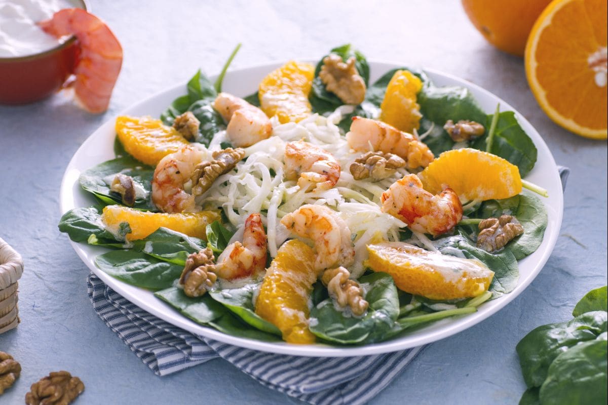 Ensalada de gambas con salsa de yogur