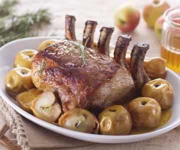 Carré de cerdo glaseado con manzanas