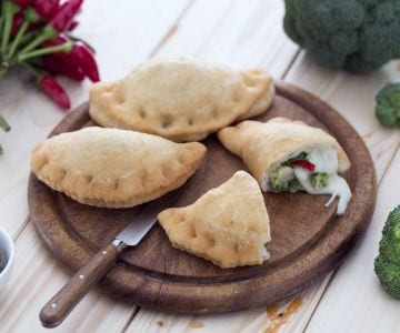 Panzerotti con brócoli y anchoas