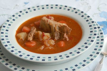 Estofado de costillas (guiso de costillas)