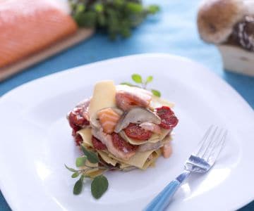 Maltagliati con salmón, boletus y tomates cherry confitados