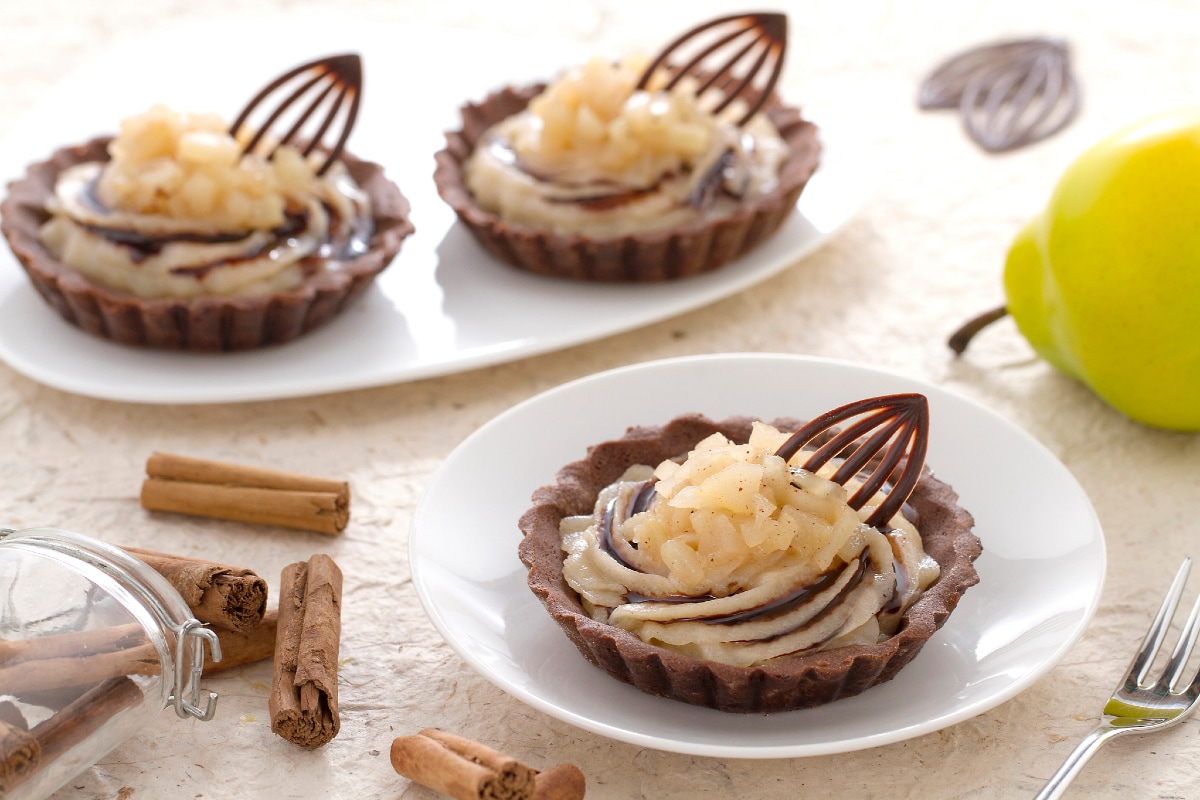 Tartaletas de Nesquik con peras caramelizadas