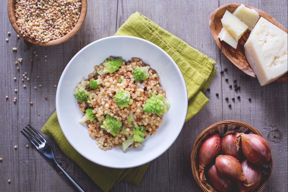 Fregola con brócoli romanesco
