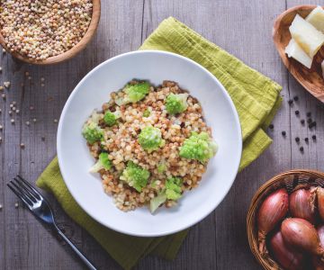 Fregola con brócoli romanesco