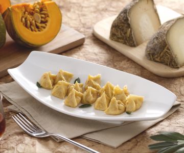 Paquetitos pellizcados de calabaza y queso pecorino de fossa