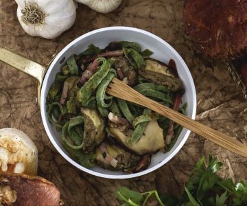 Tallarines de tortillas verdes con champiñones y speck