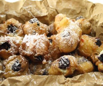 Buñuelos de uva fresa con Brandy y canela