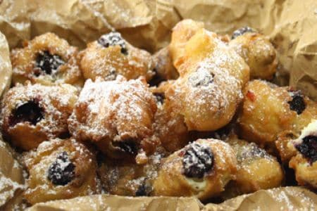 Buñuelos de uva fresa con Brandy y canela