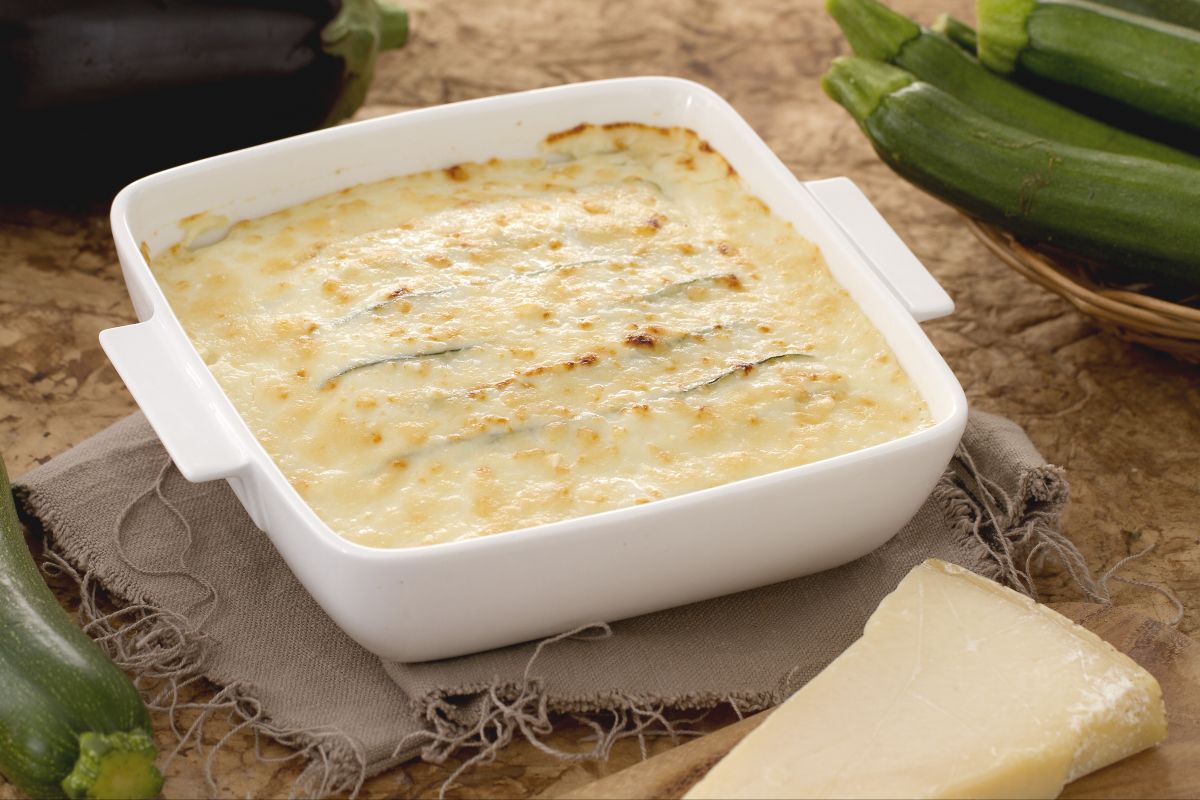 Parmigiana blanca de verduras y parmesano