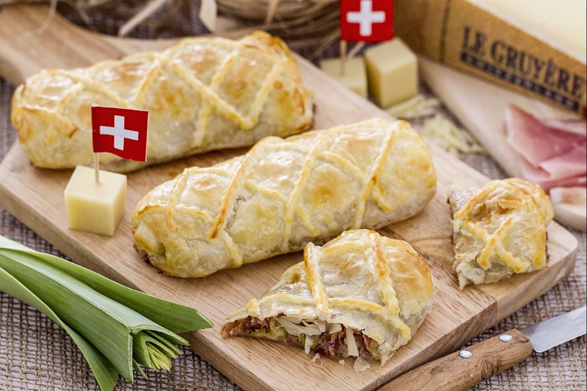 Mini strudel con puerro, speck y Gruyère