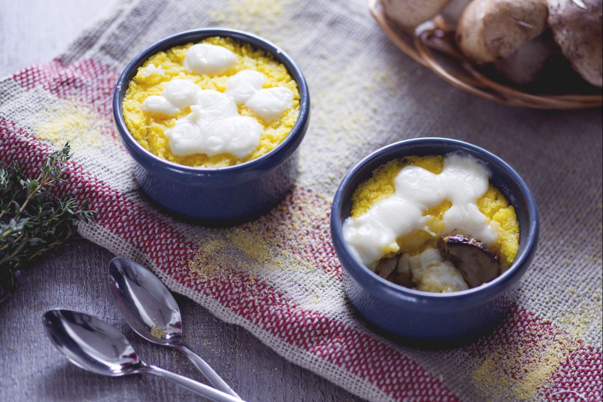 Terrinas gratinadas de polenta y setas porcini