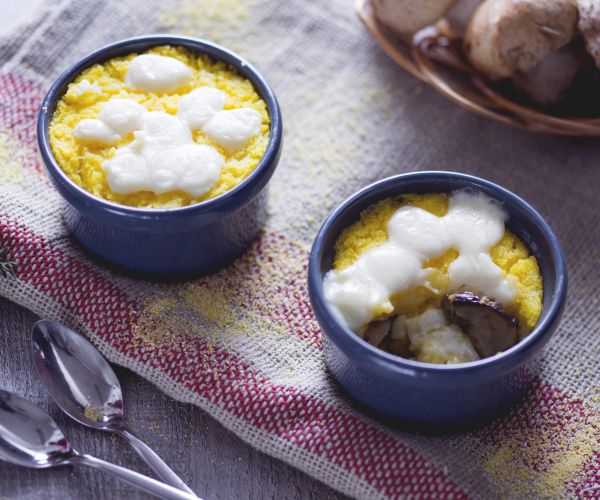 Terrinas gratinadas de polenta y setas porcini
