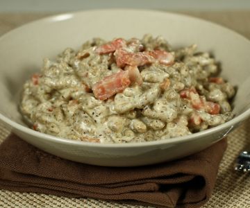 Spätzle de trigo sarraceno con nata y panceta