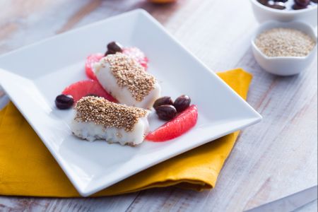 Merluza crujiente con ensalada de pomelo