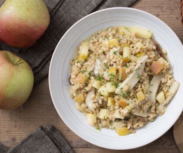 Orzotto con setas y manzanas