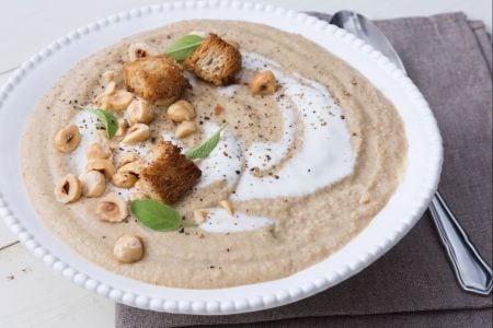 Sopa de chirivías y avellanas