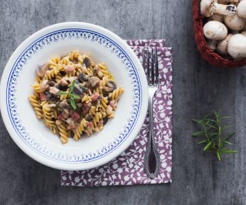 Pasta con setas y alubias