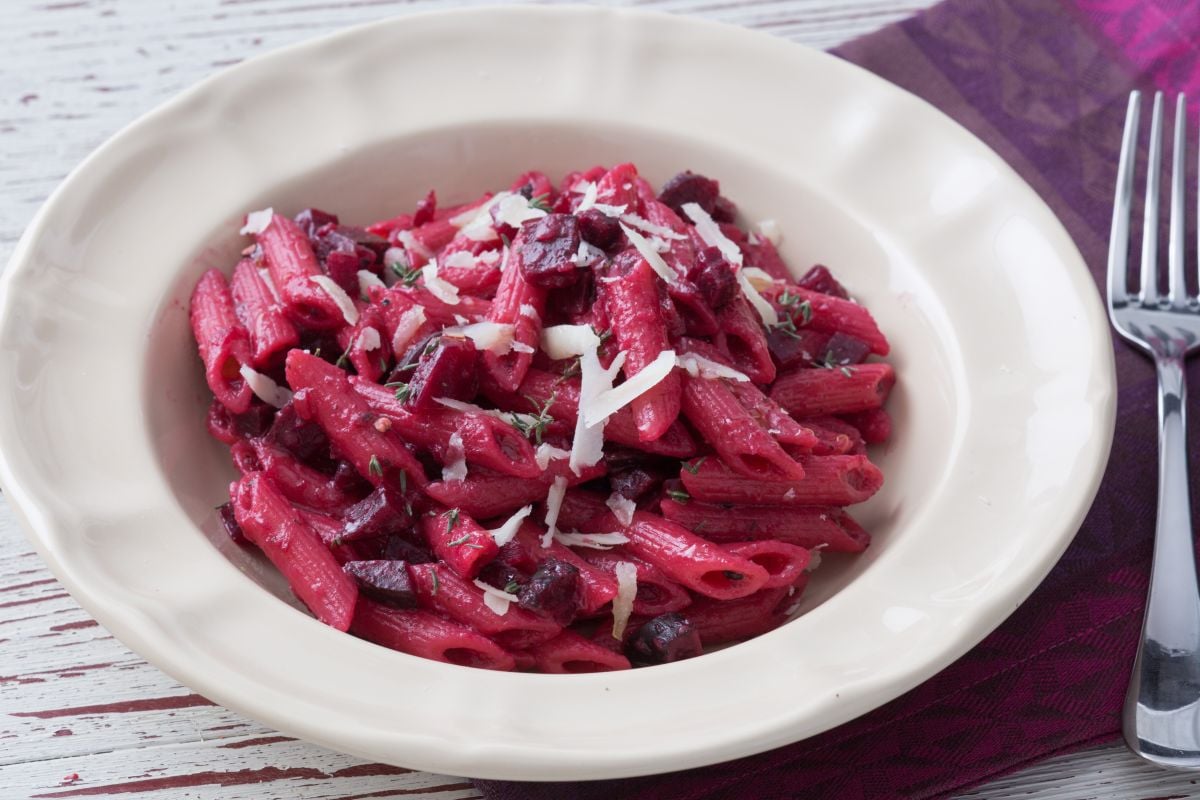 Pasta con remolacha y pecorino