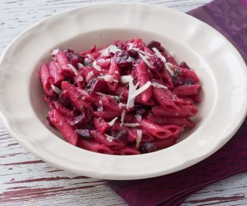 Pasta con remolacha y pecorino
