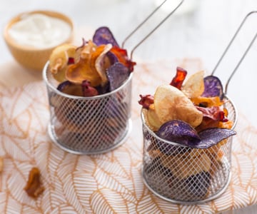 Chips de tubérculos y mayonesa de jengibre