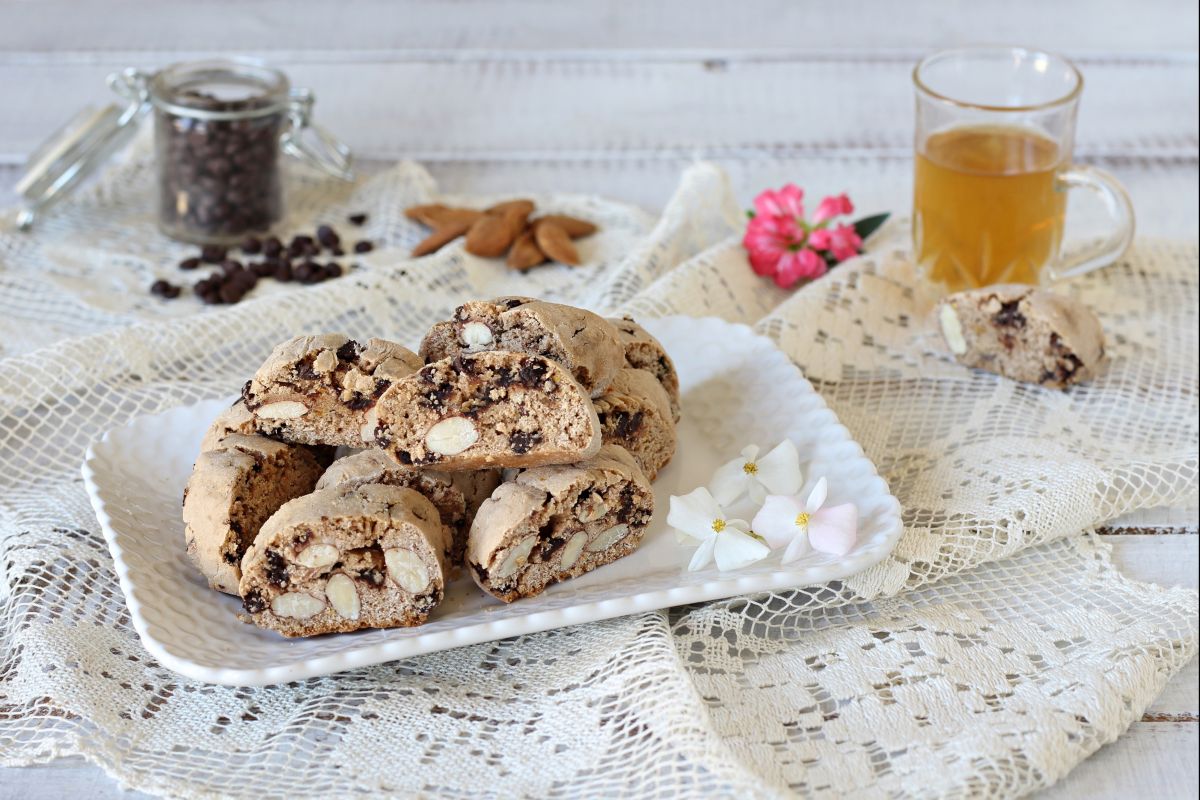Cantucci con harina de castañas, almendras y chocolate