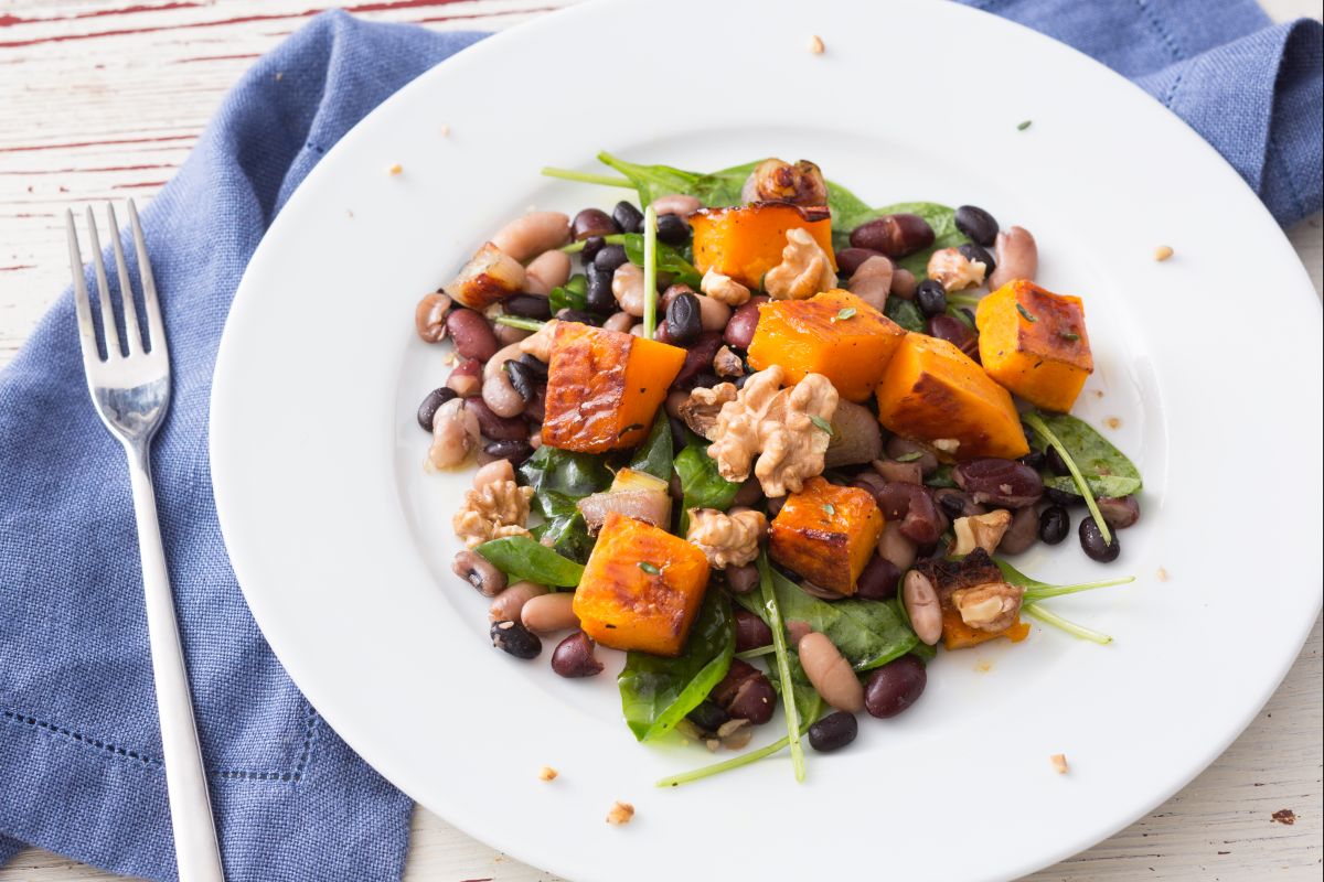 Ensalada de alubias mixtas y calabaza