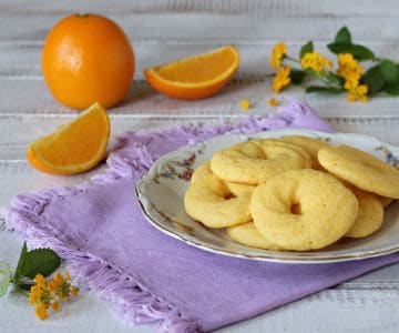 Galletas con harina de maíz y naranjas