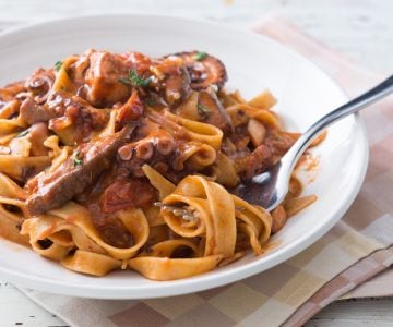 Fettuccine con salsa de pulpo y boletus