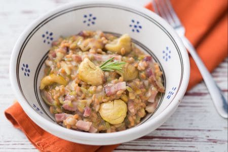 Granos de harina de legumbres con castañas y speck