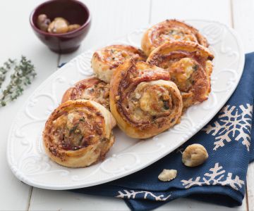 Rollitos de hojaldre salados con granada