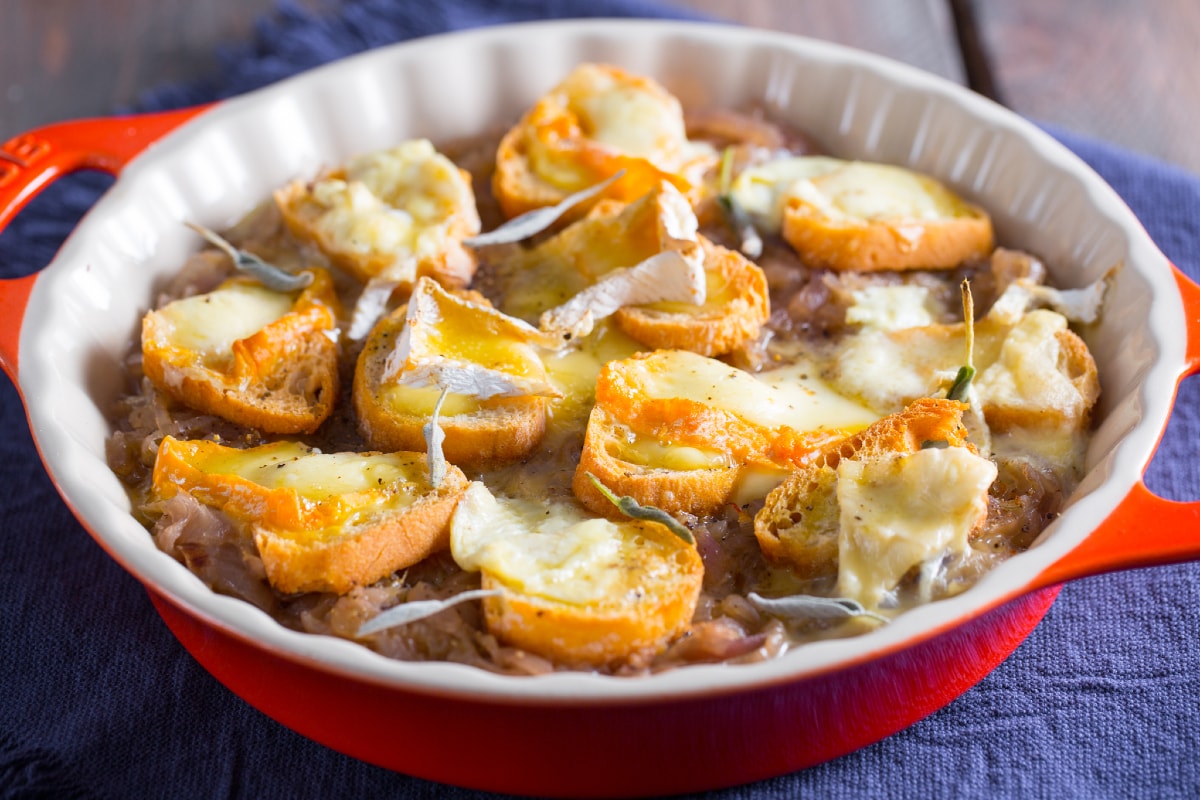 Sopa de cebolla con 4 quesos franceses