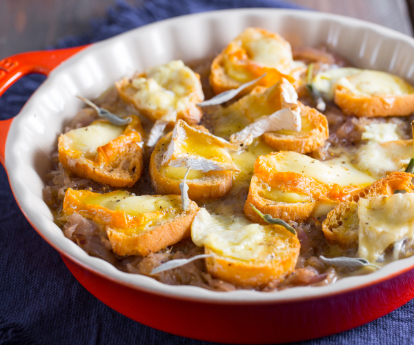 Sopa de cebolla con 4 quesos franceses