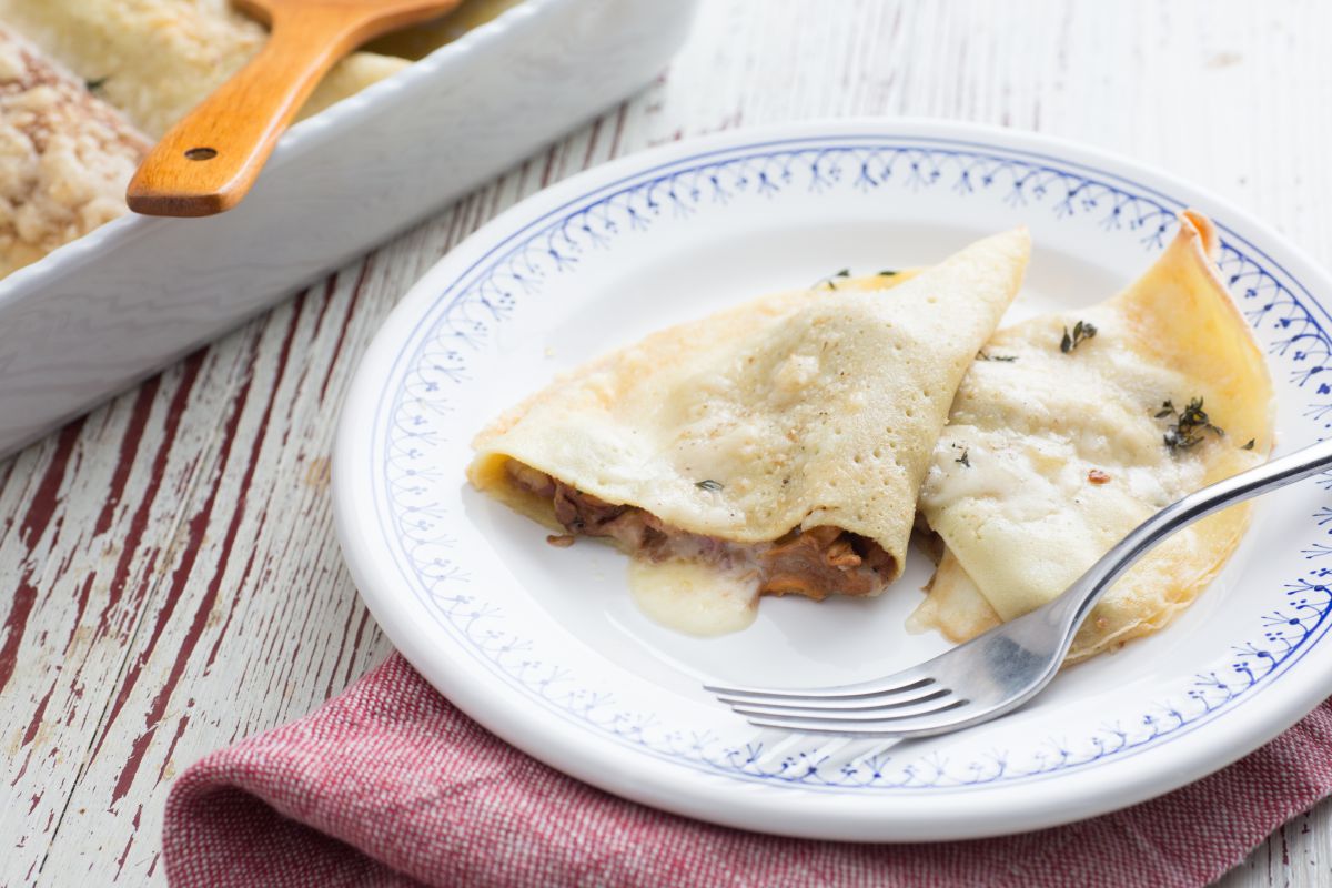 Crepes saladas con rebozuelos y panceta